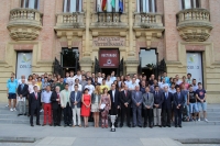 Autoridades acadmicas y deportistas momentos antes de comenzar el acto