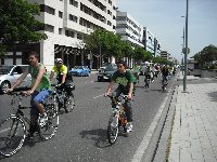 Estudiantes reclaman un carril bici seguro a Rabanales