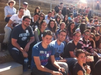 Los alumnos en las gradas del teatro de Itlica