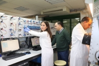 La investigadora de la UCO Marta Cabello junto a sus compaeros de equipo en el laboratorio