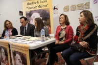 De izquierda a derecha, M ngeles Luna, Jos Carlos Gmez Villamandos, Esther Ruiz, Mara Rosal y Rosario Mrida durante la lectura potica