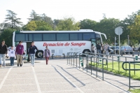 El autobus del Centro Regional de Transfusin sangunea en el campus de Rabanales