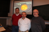 Manuel Barco, en el centro, junto con dos compañeros de la Agrupación Astronómica de Córdoba