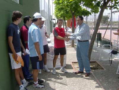 Encuentros muy disputados en la jornada final del I Torneo de Padel  Ucodeporte