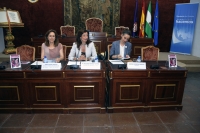 De izquierda a derecha, Mara Rosal, M Trinidad Moreno y Sandra Dominique Moreno