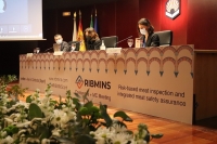 De izquierda a derecha, Bojan Blagojevic, coordinador COST RIBMINS, Mª. Del Mar Delgado Serrano, delegada del rector para la proyección internacional, y Elena Carrasco Jiménez, del comité organizador